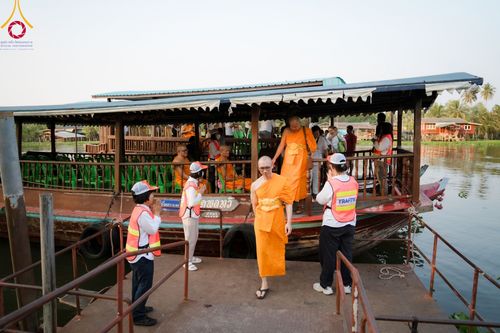 ภาพ No.109524:พิธีจุดประทีปถวายเป็นพุทธบูชา และบูชาธรรมมหาปูชนียาจารย์ วันที่ 10 มกราคม พ.ศ. 2567 ณ อนุสรณ์สถานคลองบางนางแท่น อ.สามพราน จ.นครปฐม