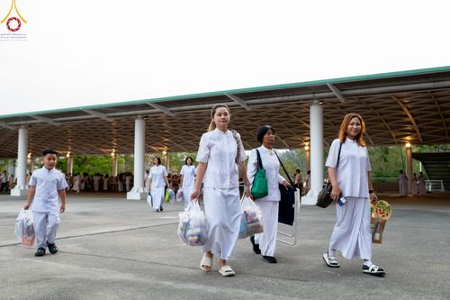 ภาพ No.124375:พิธีตักบาตรในวันมาฆบูชา ณ บ้านแก้วเรือนทองคุณยายฯ วัดพระธรรมกาย จ.ปทุมธานี วันเสาร์ที่ 24 กุมภาพันธ์ พ.ศ. 2567