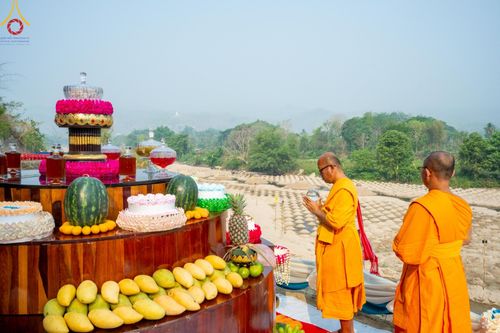 ภาพ No.139294:Photo Story  มหัศจรรย์วัดดงดินแดง Episode 7 พระภิกษุ-สามเณร ในโครงการบรรพชาอุปสมบทหมู่  กว่า 500 รูป ศีลจาริณีและสาธุชนกว่า 500 คน ร่วมพิธีบูชาข้าวพระ วัดดงดินแดง ต.ม่อนจอง อ.อมก๋อย จ.เชียงใหม่ วันอาทิตย์ที่ 7 เมษายน พ.ศ.2567