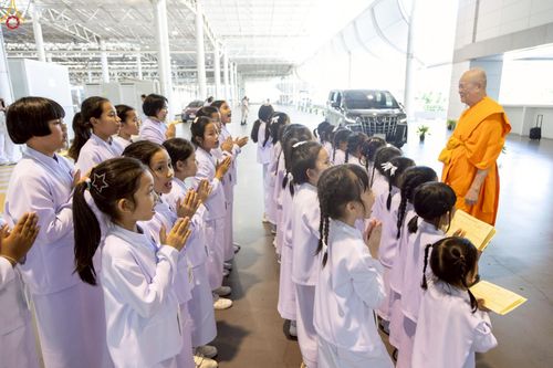 ภาพ No.277432:วันอาทิตย์ต้นเดือนที่ 7 ธันวาคม พ.ศ.2568 พิธีทอดผ้าป่าต้นสมบัติจักรพรรดิ ณ สภาธรรมกายสากล วัดพระธรรมกาย