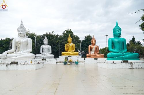 ภาพ No.88484:พิธีถวายพระบรมสารีริกธาตุ องค์พระธรรมกาย ดวงแก้วและรัตนชาติ เพื่อประดิษฐานในพระเจดีย์องค์บริวารของพระธาตุหลวงเงินยวง ณ อำเภอแม่จัน จังหวัดเชียงราย ในวันที่ 17 กันยายน พ.ศ. 2566