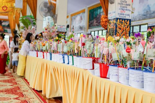 ภาพ No.170061:พิธีทอดกฐิน ณ วัดทุ่งวิจิตร อ.นาดี จ.ปราจีนบุรี ในโครงการกฐินสามัคคีทั่วไทย 30,000 วัด บูชาธรรม 80 ปี หลวงพ่อธัมมชโย โดยคณะศิษยานุศิษย์วัดพระธรรมกาย วันที่ 27 ตุลาคม พ.ศ. 2567