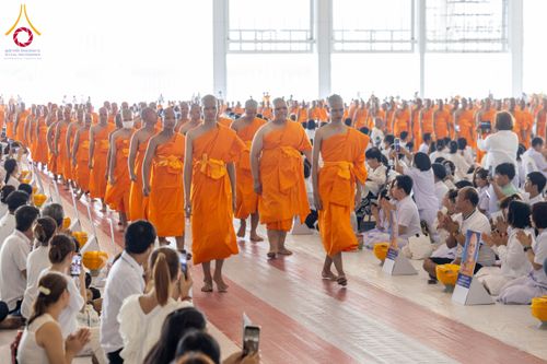 ภาพ No.134928:พิธีถวายบาตรแด่นาคธรรมทายาท ในโครงการบรรพชาสามเณรฟื้นฟูพระพุทธศาสนาทั่วไทย ณ สภาธรรมกายสากล วัดพระธรรมกาย จ.ปทุมธานี วันเสาร์ที่ 6 เมษายน พ.ศ. 2567