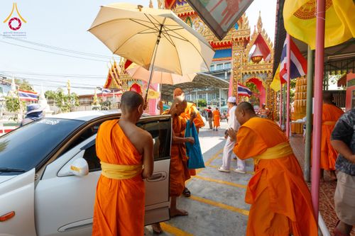 ภาพ No.197306:พิธีเจริญพระพุทธมนต์ ปฏิบัติธรรม มอบทุนการศึกษา ถวายสังฆทาน 108 วัด เพื่อถวายเป็นพุทธบูชา และขับเคลื่อนโครงการหมู่บ้านรักษาศีล 5 โดยคณะสงฆ์จังหวัดนนทบุรี คณะศิษยานุศิษย์วัดพระธรรมกาย โครงการธรรมยาตรา ปีที่ 13 ณ วัดตะเคียน อ.บางกรวย จ.นนทบุรี