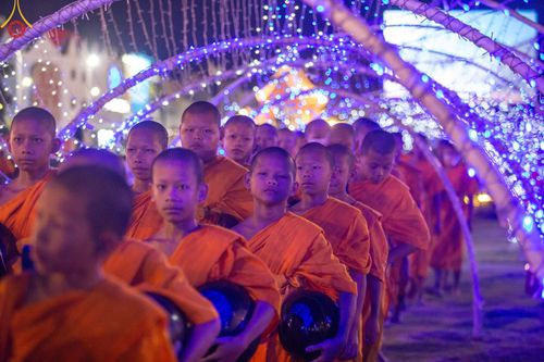 ภาพ No.125993:พิธีทำบุญเมืองนครราชสีมา ฉลอง 556 ปี ตักบาตรพระ 10,000 รูป ในวันเสาร์ที่ 2 มีนาคม พ.ศ.2567 ณ อนุสาวรีย์ท้าวสุรนารี จ.นครราชสีมา จัดโดย คณะสงฆ์จังหวัดนครราชสีมา ร่วมกับสำนักงานจังหวัดนครราชสีมา