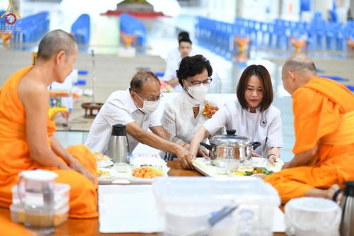 ภาพ No.168633:พิธีถวายภัตตาหารเมนูสวรรค์ ณ หอฉันคุณยายอาจารย์ วัดพระธรรมกาย ในวันเสาร์ที่ 9 พฤศจิกายน พ.ศ. 2567