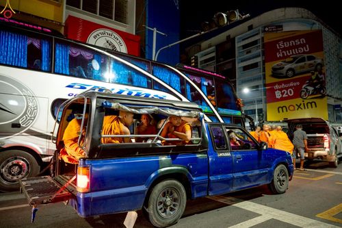 ภาพ No.237010:วันอาทิตย์ที่ 10 สิงหาคม พ.ศ. 2568 มหาสังฆทานครั้งยิ่งใหญ่ ตักบาตรพระ 10,000 รูป ถ.นิพัทธ์อุทิศ 3 ใจกลางนครหาดใหญ่ จ.สงขลา (ชุดที่ 2)