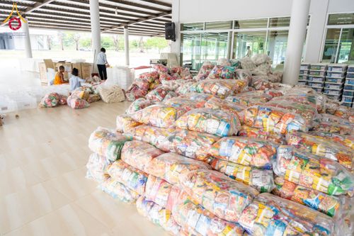 ภาพ No.212381:วันเสาร์ที่ 22 มีนาคม พ.ศ. 2568 พิธีถวายสังฆทานแด่คณะสงฆ์ 323 วัด ปีที่ 21 ครั้งที่ 175 พิธีมอบกองทุนหนุนแรงใจช่วยครูใต้ ปีที่ 18 ครั้งที่ 139 และพิธีทำบุญอุทิศส่วนกุศลให้ผู้วายชนม์ ณ ศูนย์ปฏิบัติธรรมภาคใต้ อำเภอบางกล่ำ จังหวัดสงขลา