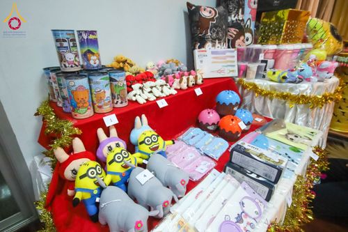 ภาพ No.180103:กิจกรรมวันรวมพลังเด็กดี V-Star ผู้นำฟื้นฟูศีลธรรมโลก ประจำปีพุทธศักราช 2567 จังหวัดสุโขทัย เพื่อรวมพลังสร้างความดี นั่งสมาธิภาวนาถวายเป็นพุทธบูชา และเพื่อส่งเสริมการเรียนรู้พระพุทธศาสนา วันที่ 3 ธันวาคม พ.ศ. 2567