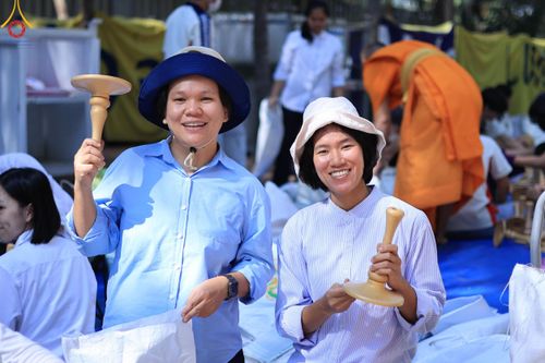 ภาพ No.106910:V.3 ตั้งใจ การเตรียมงาน เก็บงาน การรับบุญของเจ้าหน้าที่หน่วยงานต่างๆ เพื่อโครงการธรรมยาตรา กตัญญูบูชามหาปูชนียาจารย์ พระมงคลเทพมุนี (สด จนฺทสโร) พระผู้ปราบมาร อนุสรณ์สถาน 7 แห่ง ปีที่ 12 ระหว่างวันที่ 2 - 31 มกราคม พ.ศ. 2567