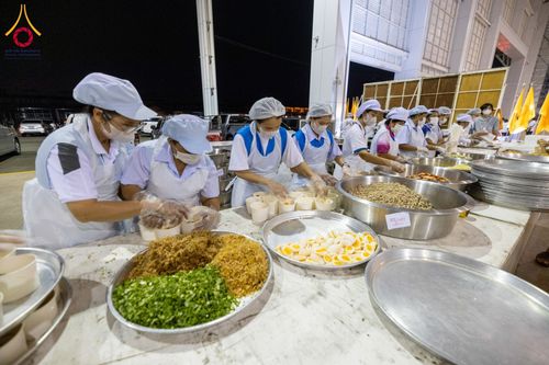 ภาพ No.120559:พิธีถวายภัตตาหารเป็นสังฆทาน แด่คณะพระธรรมยาตรา ปีที่ 12 วันที่ 29 มกราคม พ.ศ. 2567 ณ สภาธรรมกายสากล วัดพระธรรมกาย