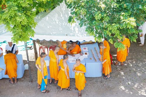 ภาพ No.89707:พิธีวางแผ่นจารึกชื่อ เพื่อนำไปประดิษฐานไว้ในฐานองค์พระประธาน เนื่องในโอกาสครบรอบ 10 ปี ศูนย์ปฏิบัติธรรมนครราชสีมา วันอาทิตย์ที่ 24 กันยายน พ.ศ. 2566