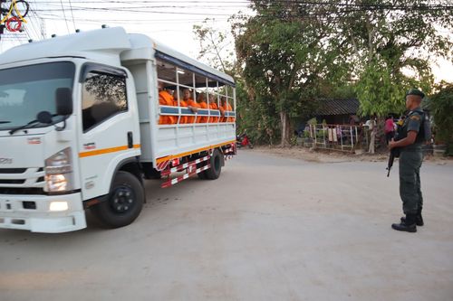 ภาพ No.61020:สามเณรออกบิณฑบาต และกิจกรรมอบรมสามเณร ในโครงการบรรพชาสามเณรฟื้นฟู พระพุทธศาสนาทั่วไทย ณ ศูนย์อบรมที่พักสงฆ์บ้านร่มเย็น จ.นราธิวาส วันที่ 2-15 เมษายน พ.ศ. 2567