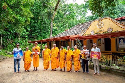 ภาพ No.262949:วันที่ 22 ตุลาคม พ.ศ. 2568 พิธีทอดกฐินสมทบ วัดกัลยาณมิตรต่างประเทศ  บูชาธรรม 81 ปี หลวงพ่อธัมมชโย ณ วัดโกฮอน ราชมหาวิหารายา และวัดศรีสุธรรมมารามายา   เมืองมาตะเล ประเทศศรีลังกา 