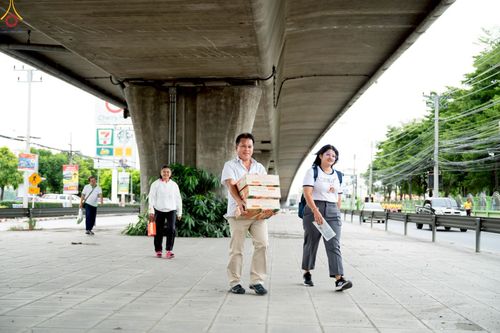 ภาพ No.241836:วันอาทิตย์ที่ 31 สิงหาคม พ.ศ. 2568 พิธีทำบุญแด่คณะสงฆ์ 122 รูป ฉลอง 121 ปี อำเภอคลองหลวง จ.ปทุมธานี เพื่อนำส่งช่วยเหลือคณะสงฆ์ 323 วัด 4 จังหวัดชายแดนภาคใต้ และช่วยเหลือประชาชนจากเหตุปะทะ แนวชายแดนไทย-กัมพูชา ณ บริเวณหน้าที่ว่าการอำเภอคลองหลวง 