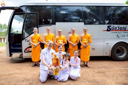 ภาพ No.257708:วันที่ 18 ตุลาคม พ.ศ. 2568 พิธีทอดกฐินสามัคคีทั่วไทย 30,000 วัด โดยคณะศิษยานุศิษย์ บูชาธรรม 81 ปี หลวงพ่อธัมมชโย ณ วัดร่มโพธิ์ทองสันติสุข จังหวัดชลบุรี