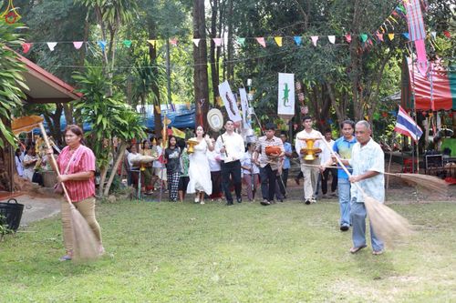 ภาพ No.258755:วันที่ 18 ตุลาคม พ.ศ. 2568 พิธีทอดกฐินสามัคคีทั่วไทย 30,000 วัด โดยคณะศิษยานุศิษย์ บูชาธรรม 81 ปี หลวงพ่อธัมมชโย ณ วัดซับสมบูรณ์ ตำบลโนนดินแดง อำเภอโนนดินแดง จังหวัดบุรีรัมย์