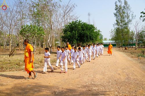 ภาพ No.134793:พิธีตัดปอยผม พิธีขอขมารับผ้าไตร พิธีบรรพชา และพิธีถวายบาตร ในโครงการบรรพชาสามเณร ฟื้นฟูพระพุทธศาสนาทั่วไทย  ณ ศูนย์ปฏิบัติธรรมและศูนย์อบรมเยาวชนเพชรบุรี ต.ท่าแลง อ.ท่ายาง จ.เพชรบุรี
