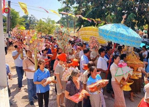 ภาพ No.176828:พิธีทอดกฐิน ณ วัดห้วยทรายทอง ต.ประดู่งาม อ.ศรีเทพ จ.เพชรบูรณ์ ในโครงการทอดกฐินสามัคคีทั่วไทย 30,000 วัด บูชาธรรม 80 ปี หลวงพ่อธัมมชโย โดยคณะศิษยานุศิษย์วัดพระธรรมกาย วันที่ 11 พฤศจิกายน พ.ศ. 2567