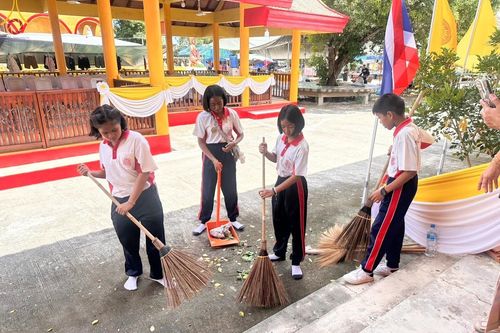 ภาพ No.182144:พิธีทอดกฐิน ณ วัดท่านางหอม จ.สงขลา ในโครงการทอดกฐินสามัคคีทั่วไทย 30,000 วัด บูชาธรรม 80 ปี หลวงพ่อธัมมชโย โดยคณะศิษยานุศิษย์วัดพระธรรมกาย วันที่ 27 ตุลาคม พ.ศ. 2567 กฐินสัมฤทธิ์เด็กดี V-Star โรงเรียนท่าจีนอุดมวิทยา จ.สงขลา