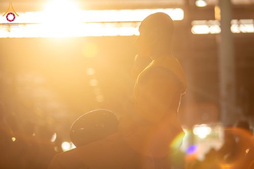 ภาพ No.133772:พิธีตักบาตร ข้าวสารอาหารแห้ง ณ บ้านแก้วเรือนทองคุณยายฯ สภาธรรมกายสากล วัดพระธรรมกาย วันอาทิตย์ต้นเดือนที่ 7 เมษายน พ.ศ. 2567