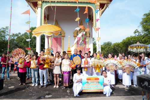 พิธีทอดกฐิน ณ วัดหนองกะดวง อ.ดอนเจดีย์ จ.สุพรรณบุรี ในโครงการทอดกฐินสามัคคีทั่วไทย 30,000 วัด บูชาธรรม 80 ปี หลวงพ่อธัมมชโย โดยคณะศิษยานุศิษย์วัดพระธรรมกาย วันที่ 9 พฤศจิกายน พ.ศ.2567