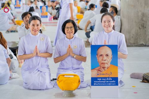 ภาพ No.62510:พิธีถวายบาตรเเละไทยธรรม ในโครงการอุปสมบทหมู่ บูชาธรรมหลวงพ่อธัมมชโย พ.ศ.2567 ณ ลานธรรม พระมหาธรรมกายเจดีย์ วันที่ 13 เมษายน พ.ศ.2567