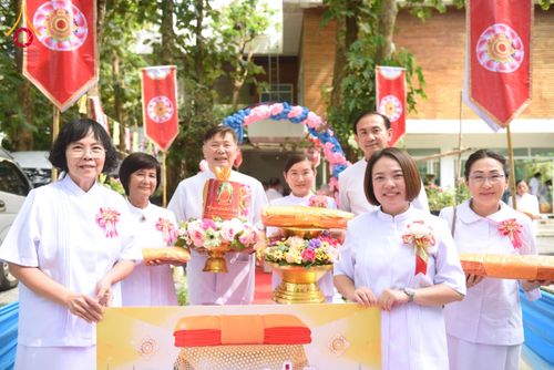 พิธีทอดกฐิน ศูนย์ปฏิบัติธรรมบ้านแก้วเรือนธรรม อ.เฉลิมพระเกียรติ จ.สระบุรี ในโครงการกฐินสามัคคีทั่วไทย 30,000 วัด บูชาธรรม 80 ปี หลวงพ่อธัมมชโย โดยคณะศิษยานุศิษย์วัดพระธรรมกาย วันที่ 26 ตุลาคม พ.ศ. 2567