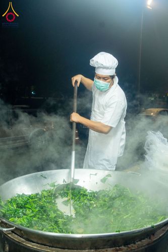 ภาพ No.201754:พิธีถวายภัตตาหารเป็นสังฆทาน แด่พระธรรมยาตรา ณ อนุสรณ์สถานบางปลา วัดบางปลา อำเภอบางเลน จังหวัดนครปฐม ในโครงการธรรมยาตรา กตัญญูบูชา มหาปูชนียาจารย์ พระมงคลเทพมุนี(สด จนฺทสโร) พระผู้ปราบมาร อนุสรณ์สถาน 7 แห่ง ปีที่ 13 วันที่ 26 มกราคม พ.ศ. 2568