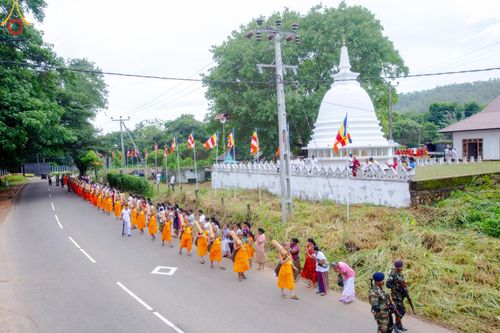 ภาพ No.140634:PhotoStory มหาศรัทธา ธรรมยาตราศรีลังกา EP.4 โครงการสยาม-ลังกา ธรรมยาตรา ฉลองเทศกาลวิสาขบูชาแห่งชาติ ศรีลังกา  บูชาธรรม 80 ปีหลวงพ่อธัมมชโย เส้นทางจาก เมืองดัมบูลลา ไปยัง เมืองมาตะเล  ตั้งแต่วันที่ 17-20 พฤษภาคม พ.ศ. 2567