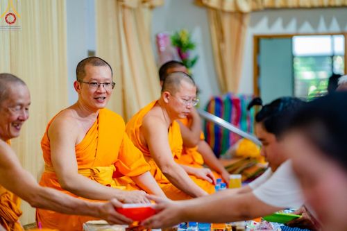 ภาพ No.170798:พิธีทอดกฐิน ณ วัดคูหาสวรรค์ จ.ราชบุรี ในโครงการกฐินสามัคคีทั่วไทย 30,000 วัด บูชาธรรม 80 ปี หลวงพ่อธัมมชโย โดยคณะศิษยานุศิษย์วัดพระธรรมกาย วันที่ 27 ตุลาคม พ.ศ. 2567