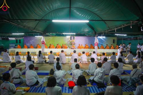 ภาพ No.108950:พิธีถวายภัตตาหารเป็นสังฆทาน แด่คณะพระธรรมยาตราฯ ในโครงการธรรมยาตรากตัญญูบูชา มหาปูชนียาจารย์ พระมงคลเทพมุนี(สด จนฺทสโร) พระผู้ปราบมาร อนุสรณ์สถาน 7 แห่ง ปีที่ 12 วันที่ 9 มกราคม พ.ศ. 2567 ณ อนุสรณ์สถานคลองบางนางแท่น  อ.สามพราน จ.นครปฐม