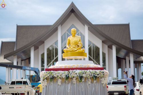 ภาพ No.239708:วันที่ 16-17 สิงหาคม พ.ศ. 2568 การปฏิบัติหน้าที่ของเจ้าหน้าที่ทุกสถานะ เพื่องานพิธีอัญเชิญรูปเหมือนพระมงคลเทพมุนี (สด จันทสโร) และพิธีกดปุ่มอัญเชิญรูปเหมือน พระมงคลเทพมุนี (สด จันทสโร) ณ มหาวิหารแก้วพระมงคลเทพมุนี ศูนย์ปฏิบัติธรรมแก้วเมืองเลย จ.เลย