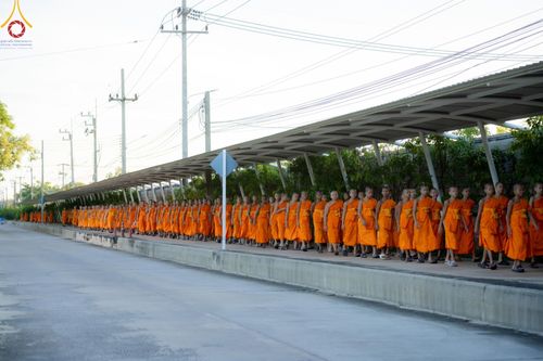 ภาพ No.147700:พิธีถวายภัตตาหารเมนูสวรรค์ ในพรรษาแห่งการเข้าถึงธรรม วันเสาร์ที่ 10 สิงหาคม พ.ศ. 2567 ณ หอฉันคุณยายอาจารย์ฯ วัดพระธรรมกาย