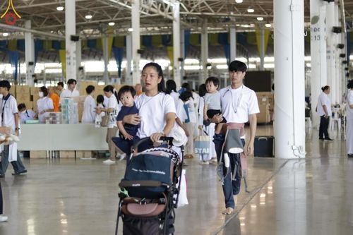 ภาพ No.145186:พิธีถวายผ้าอาบน้ำฝนและประทีปโคมไฟ ณ สภาธรรมกายสากล วัดพระธรรมกาย วันเสาร์ที่ 20 กรกฎาคม พ.ศ. 2567