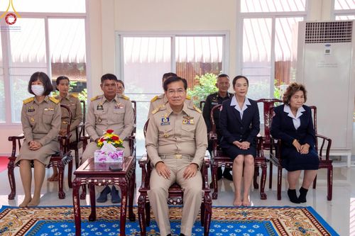 ภาพ No.59071:พิธีปลงผมและแห่นาคธรรมทายาท ในโครงการบรรพชาสามเณร ภาคฤดูร้อน เฉลิมพระเกียรติพระบาทสมเด็จพระเจ้าอยู่หัว เนื่องในโอกาส  พระราชพิธีมหามงคลเฉลิมพระชนมพรรษา 6 รอบ  ปลงผมนาคในวันที่ 21 เมษายน พ.ศ 2567 ณ วัดกลางธนรินทร์ (ธรรมอุทยานบ้านแป้ง)