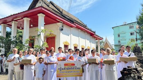 พิธีทอดกฐิน ณ วัดรวกสุทธาราม แขวงบางขุนศรี เขตบางกอกน้อย กรุงเทพฯ ในโครงการกฐินสามัคคีทั่วไทย 30,000 วัด บูชาธรรม 80 ปี หลวงพ่อธัมมชโย โดยคณะศิษยานุศิษย์วัดพระธรรมกาย วันที่ 26 ตุลาคม พ.ศ. 2567