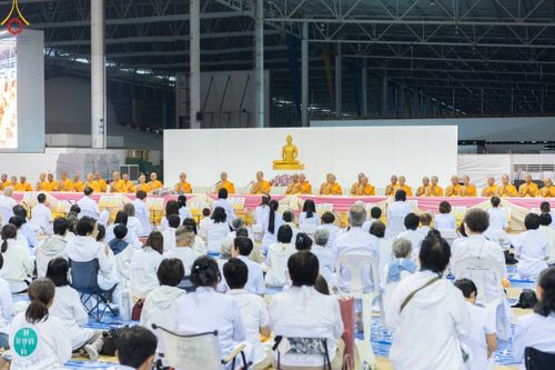 ภาพ No.188120:พิธีถวายภัตตาหารเป็นสังฆทาน แด่พระธรรมยาตรา ในโครงการธรรมยาตรา กตัญญูบูชา มหาปูชนียาจารย์ พระมงคลเทพมุนี(สด จนฺทสโร) พระผู้ปราบมาร อนุสรณ์สถาน 7 แห่ง ปีที่ 13 ณ สภาธรรมกายสากล วัดพระธรรมกาย วันที่ 2 มกราคม พ.ศ. 2568