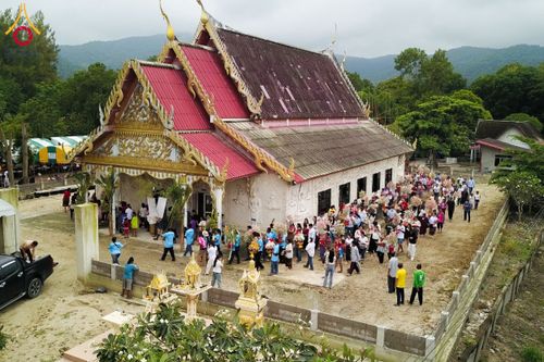 พิธีทอดกฐิน ณ วัดสำนักสงฆ์ห้วยเสือ จ.ราชบุรี ในโครงการทอดกฐินสามัคคีทั่วไทย 30,000 วัด บูชาธรรม 80 ปี หลวงพ่อธัมมชโย โดยคณะศิษยานุศิษย์วัดพระธรรมกาย วันที่ 20 ตุลาคม พ.ศ. 2567