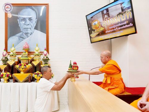 ภาพ No.252187:วันที่ 4-5 ตุลาคม พ.ศ. 2568  วัดพระธรรมกายแคลิฟอร์เนีย ประเทศสหรัฐอเมริกา ได้จัดพิธีตัดปอยผม โดยคณะสงฆ์ ญาติ ๆ และสาธุชน ให้กับนาคธรรมทายาท 8 ท่าน และได้จัดพิธีบรรพชา-อุปสมบท ฉลองพิธีทอดกฐินบรมจักรพรรดิ สร้างอุโบสถ 82 ปี บูชาธรรมหลวงพ่อธัมมชโย