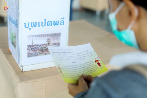 ภาพ No.81046:พิธีบุพเปตพลี ครั้งที่ 135 ร่วมอุทิศบุญแด่หมู่ญาติที่ล่วงลับไปแล้ว และสืบทอดอายุพระพุทธศาสนา วันศุกร์ที่ 19 พฤษภาคม พ.ศ. 2566 (วันพระ แรม 15 ค่ำ เดือน 6) ณ หอฉันคุณยายอาจารย์ วัดพระธรรมกาย