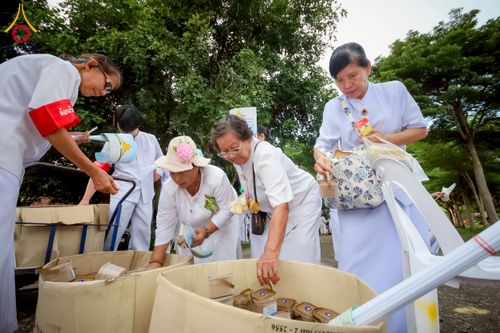 ภาพ No.261835:วันที่ 14 ตุลาคม พ.ศ. 2568 พิธีกลั่นแผ่นดิน โปรยทรายตอกเสาเข็มมหามงคลต้นแรก  สร้างองค์พระเจดีย์และจุดประทีปถวายเป็นพุทธบูชา ณ ศูนย์ปฏิบัติธรรมชัยนาท ต.ธรรมามูล อ.ชัยนาท จ.ชัยนาท