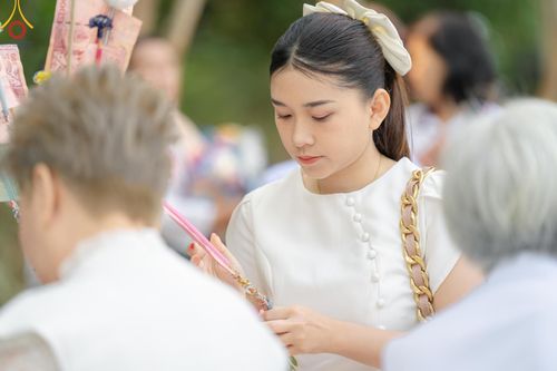 ภาพ No.135000: พิธีบรรพชาสามเณร  พิธีตักบาตรฉลองสามเณรใหม่ วันที่ 1 เมษายน พ.ศ.2567 ในโครงการบรรพชาสามเณรฟื้นฟูพระพุทธศาสนาทั่วไทย ณ ศูนย์ปฏิบัติธรรมแก้วเมืองเลย