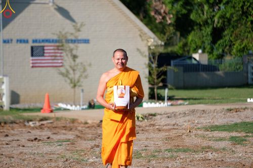 ภาพ No.142873:พิธีเจริญพระพุทธมนต์ โปรยรัตนชาติ เพื่อความเป็นสิริมงคล  ณ พื้นที่ก่อสร้างอาคารปฏิบัติธรรม “แก้วธรรมชัยรัตนอนันต์”  วัดพระธรรมกายเทนเนสซี ประเทศสหรัฐอเมริกา วันอังคารที่ 2 กรกฎาคม พ.ศ. 2567