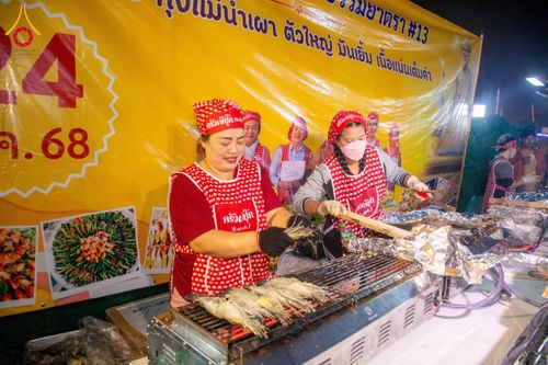 ภาพ No.200819:พิธีถวายภัตตาหารเป็นสังฆทาน แด่พระธรรมยาตรา ณ อนุสรณ์สถานบางปลา วัดบางปลา อำเภอบางเลน จังหวัดนครปฐม ในโครงการธรรมยาตรา กตัญญูบูชา มหาปูชนียาจารย์ พระมงคลเทพมุนี(สด จนฺทสโร) พระผู้ปราบมาร อนุสรณ์สถาน 7 แห่ง ปีที่ 13 วันที่ 24 มกราคม พ.ศ. 2568