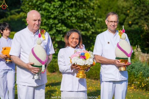 ภาพ No.149334:วัดพระธรรมกายลอนดอน สหราชอาณาจักร  ได้จัดพิธีบรรพชาสามเณรยุวธรรมทายาท  ในวันจันทร์ที่ 12 สิงหาคม พ.ศ. 2567