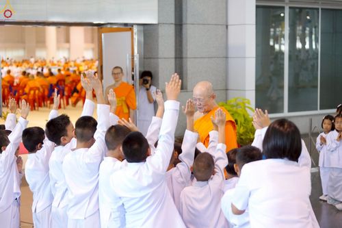 ภาพ No.236165:วันที่ 3 สิงหาคม พ.ศ. 2568 พิธีมุทิตาสักการะพระภิกษุ ผู้สอบได้เปรียญธรรม 9 ประโยค ระดับโลก ปีที่ 37, พิธีมอบโล่และทุนการศึกษา สำนักเรียนบาลีดีเด่นทั่วประเทศ ณ ห้องแก้วสารพัดนึก 1 วัดพระธรรมกาย