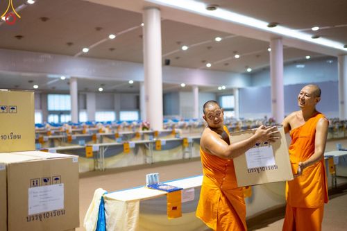 ภาพ No.60781:V.37 ยิ่งกว่าดี เพื่อ 80 ปีของพ่อ ภาพการเตรียมงานของหน่วยงานต่างๆ เพื่อพิธีฉลองอายุวัฒนมงคล 80 ปี หลวงพ่อธัมมชโย และรับถวายมหาสังฆทาน 10,000 กว่าวัดทั่วประเทศ ในวันคุ้มครองโลก วันจันทร์ที่ 22 เมษายน พ.ศ. 2567