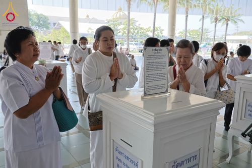 ภาพ No.198012:พิธีถวายภัตตาหารแด่พระภิกษุ สามเณร  บูชาธรรมคุณยายอาจารย์มหารัตนอุบาสิกาจันทร์ ขนนกยูง เนื่องในวาระวันคล้ายวันเกิดครบ 116 ปี วันอาทิตย์ที่ 19 มกราคม พ.ศ. 2568 ณ หอฉันคุณยายอาจารย์ฯ วัดพระธรรมกาย