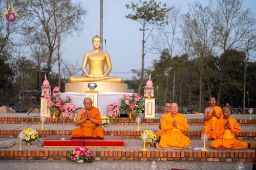 ภาพ No.130572:พิธีจุดโคมประทีปถวายเป็นพุทธบูชา ในโครงการบรรพชา 1,250 รูป ณ มหาวิหารมายาเทวี แดนประสูติ สวนลุมพินี ประเทศเนปาล วันที่ 9 มีนาคม พ.ศ. 2567